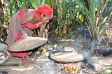 Ethiopia - Preparazione del kotcho pane tradizionale - 10